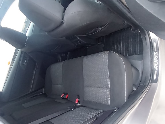 Toyota Auris 19 of 28