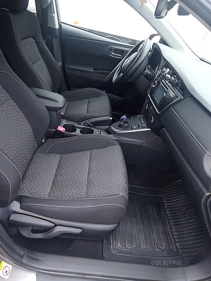 Toyota Auris 28 of 28