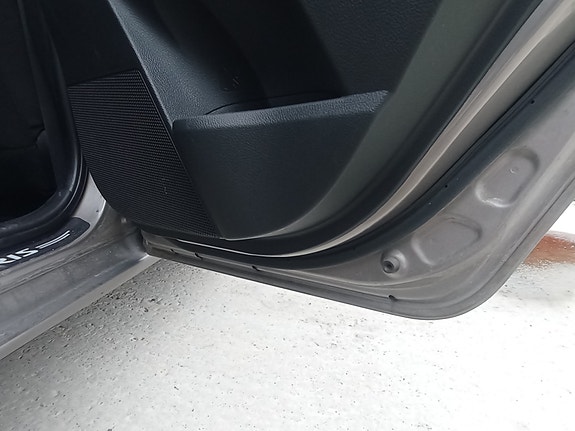 Toyota Auris 8 of 28