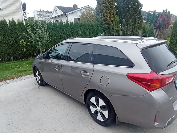 Toyota Auris 4 of 28