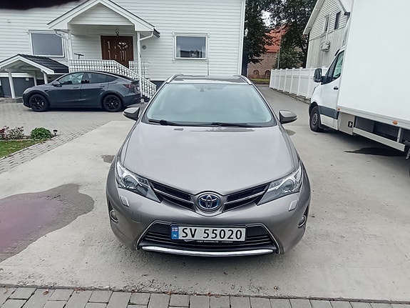 Toyota Auris 6 of 28