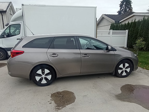 Toyota Auris 2 of 28