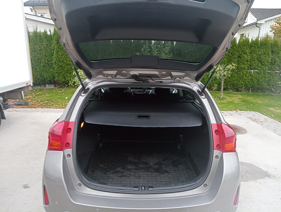 Toyota Auris 15 of 28