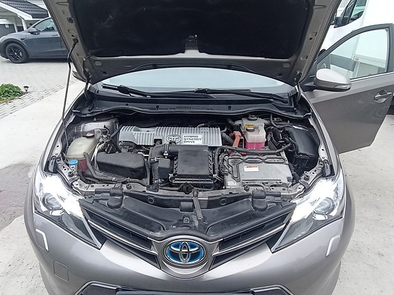 Toyota Auris 13 of 28