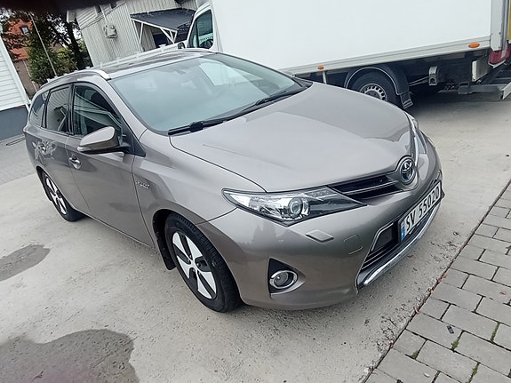 Toyota Auris 5 of 28