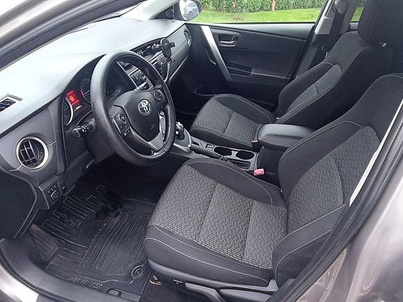 Toyota Auris 27 of 28