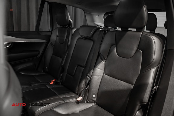 Volvo XC90 11 of 30