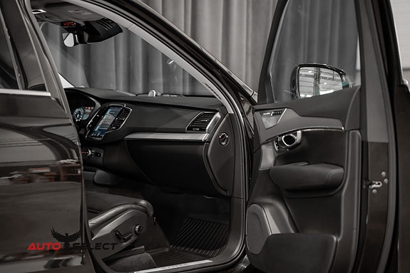Volvo XC90 24 of 30