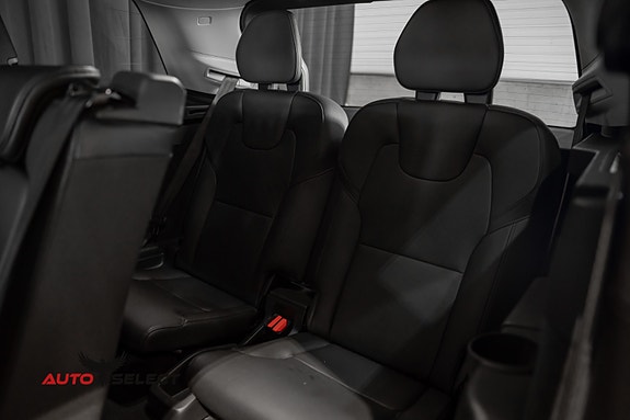 Volvo XC90 12 of 30