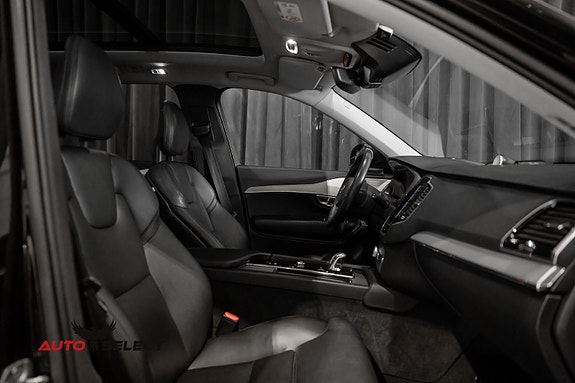 Volvo XC90 27 of 30