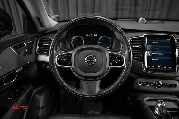 Volvo XC90 30 of 30
