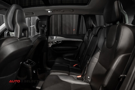 Volvo XC90 10 of 30