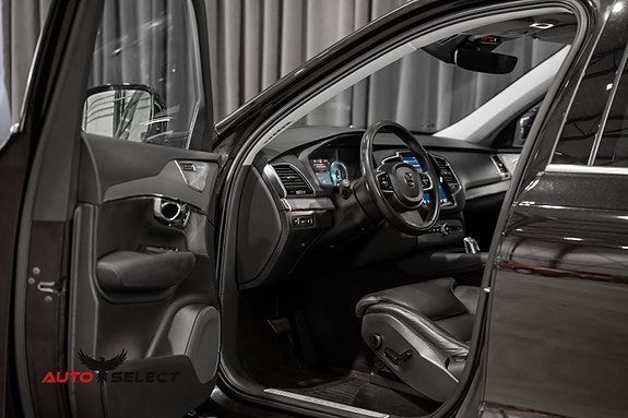 Volvo XC90 13 of 30