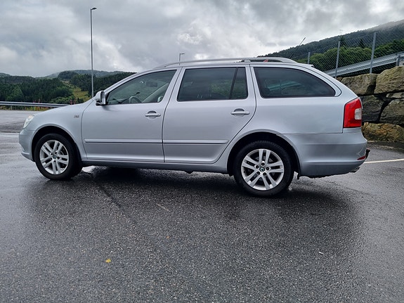 Skoda Octavia 2 of 22
