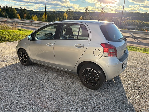 Toyota Yaris 6 of 11