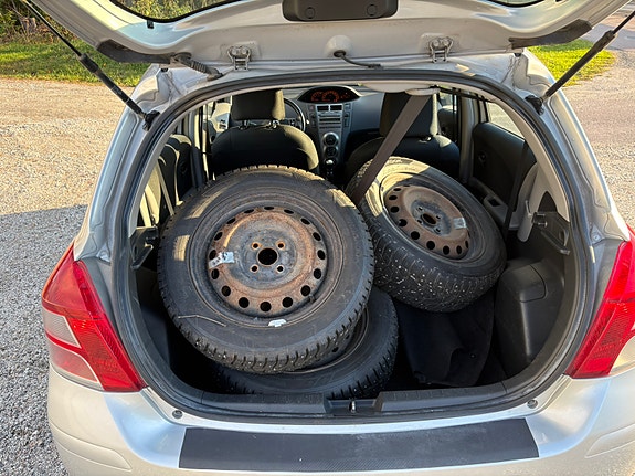 Toyota Yaris 11 of 11