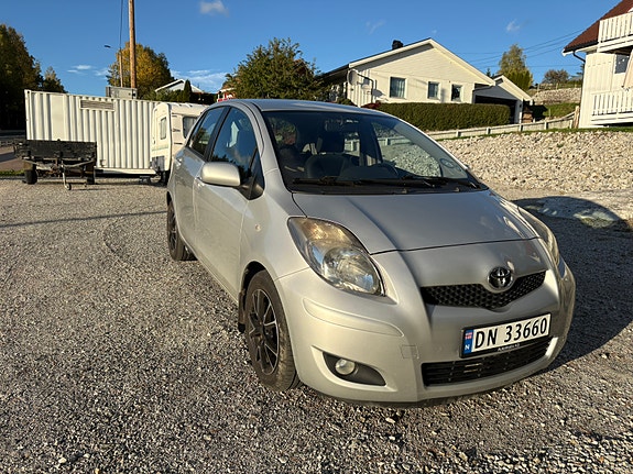 Toyota Yaris 3 of 11