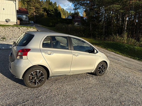 Toyota Yaris 4 of 11