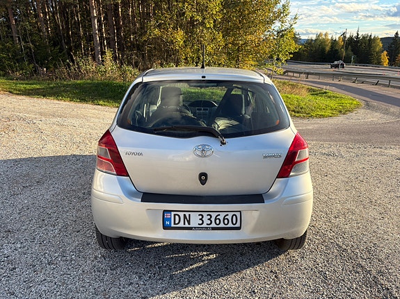 Toyota Yaris 5 of 11