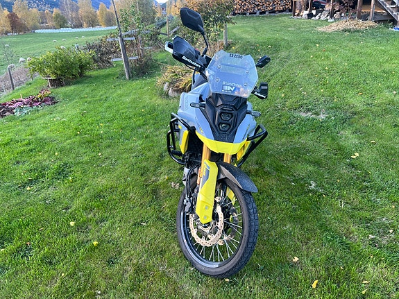 Suzuki V-Strom 800DE 2 of 9