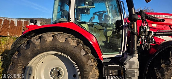 Massey Ferguson 5S.145 23 of 30
