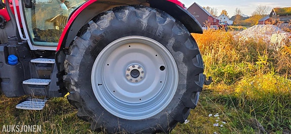 Massey Ferguson 5S.145 28 of 30