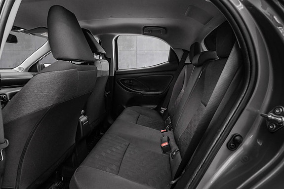 Toyota Yaris 13 of 22