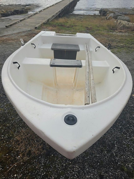 Praktisk og solid plastbåt 4 of 9