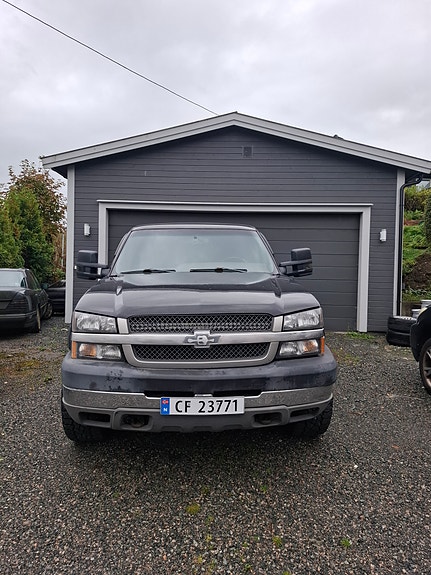 Chevrolet Silverado 2500 2 of 18