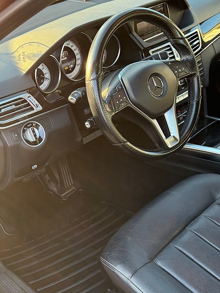 Mercedes-Benz E250 d 4 of 25