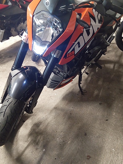 KTM 125 Duke 2 of 4