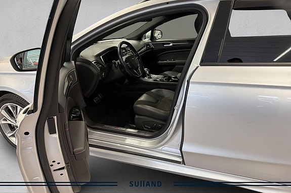 Ford Mondeo 19 of 24
