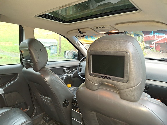 Volvo XC90 10 of 16