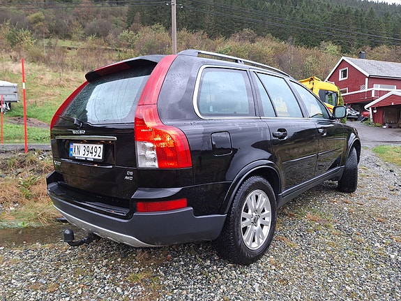 Volvo XC90 3 of 16