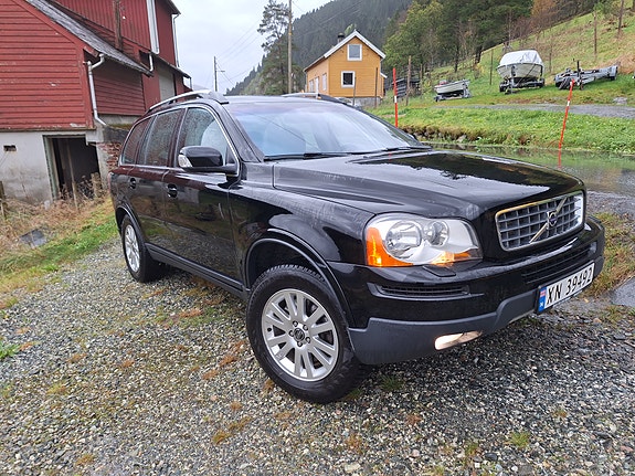 Volvo XC90 2 of 16