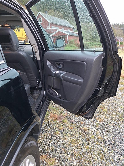 Volvo XC90 11 of 16