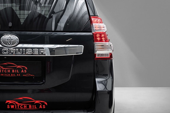 Toyota Land Cruiser 4 of 27