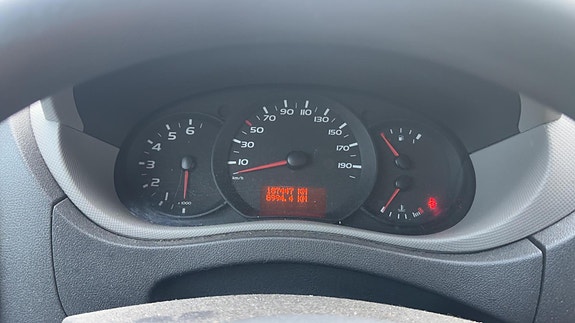Nissan NV400 7 of 8