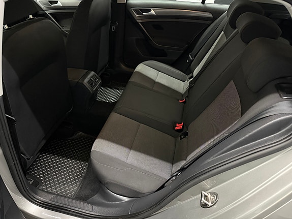 Volkswagen Golf VII 22 of 30