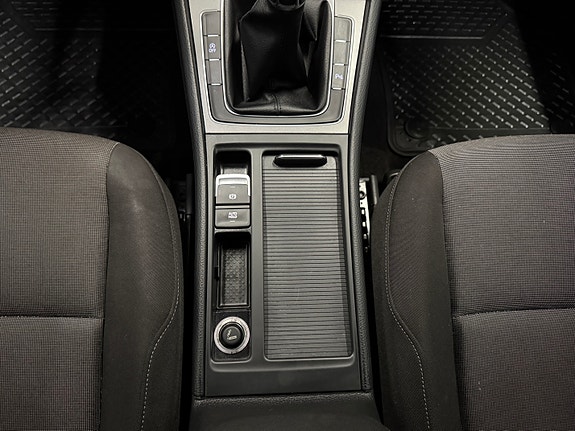 Volkswagen Golf VII 29 of 30