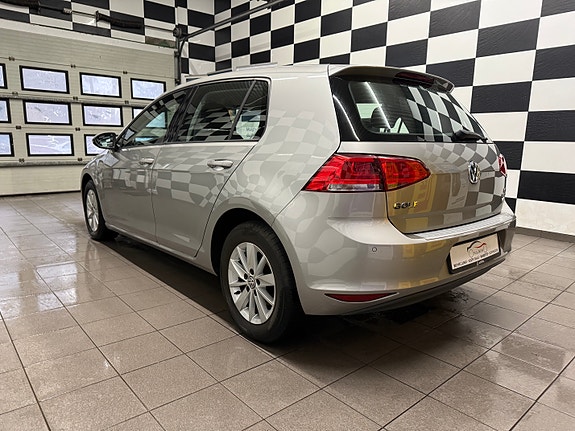 Volkswagen Golf VII 12 of 30