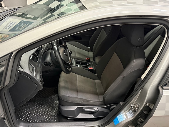 Volkswagen Golf VII 19 of 30