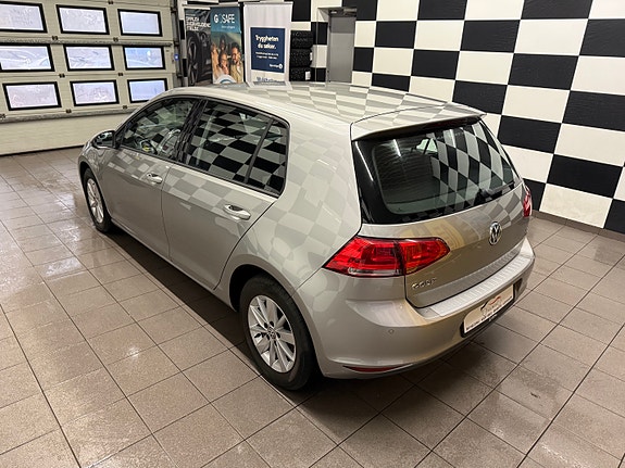 Volkswagen Golf VII 13 of 30