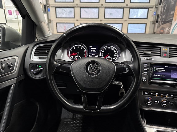 Volkswagen Golf VII 26 of 30