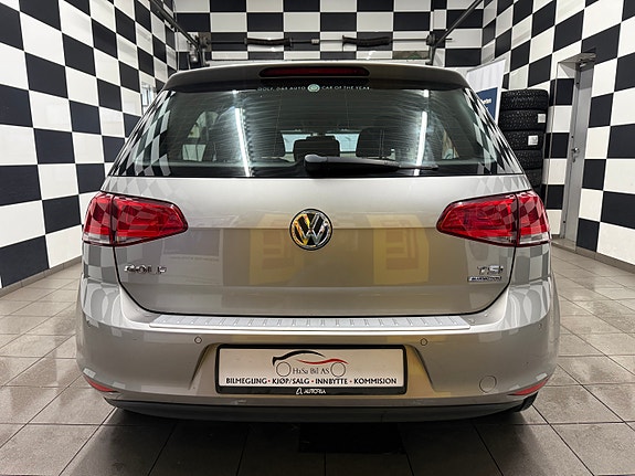 Volkswagen Golf VII 9 of 30