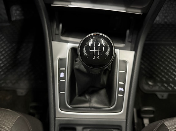Volkswagen Golf VII 30 of 30