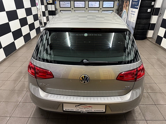 Volkswagen Golf VII 11 of 30