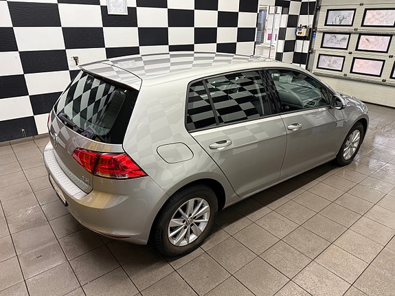 Volkswagen Golf VII 8 of 30