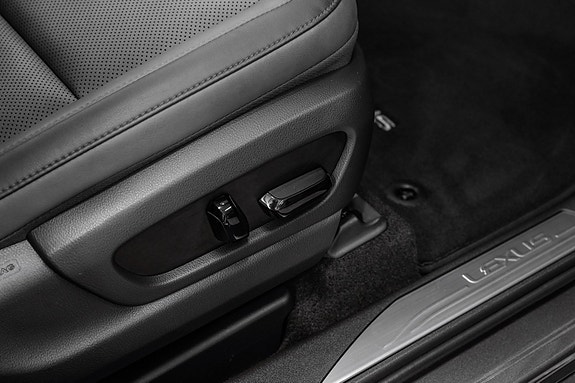 Lexus RZ450e 25 of 26