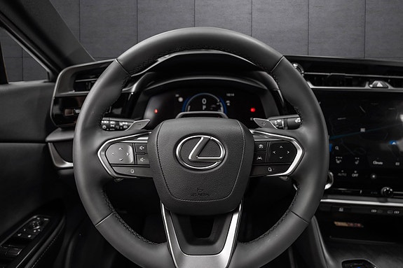 Lexus RZ450e 16 of 26
